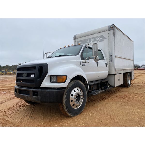 2004 FORD F650 XL Box Truck