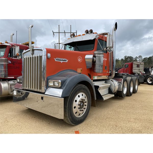 2001 KENWORTH W900L Day Cab Truck