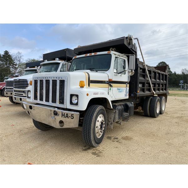 1996 INTERNATIONAL 2574 Dump Truck