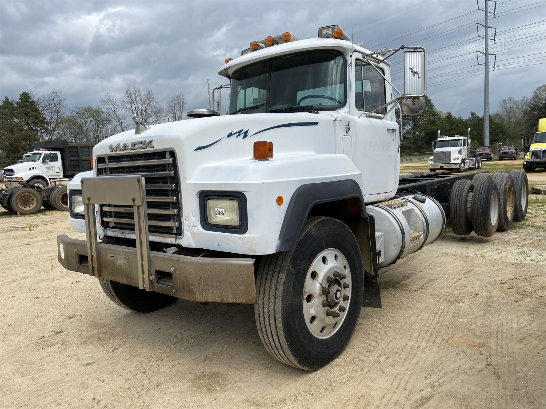 Mack Commandcab 1993 MACK RD688S Cab and Chassis Truck
