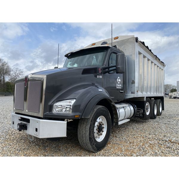 2020 KENWORTH T880 Dump Truck