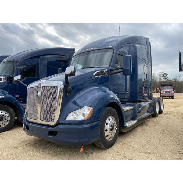 2019 KENWORTH T680 Sleeper Truck