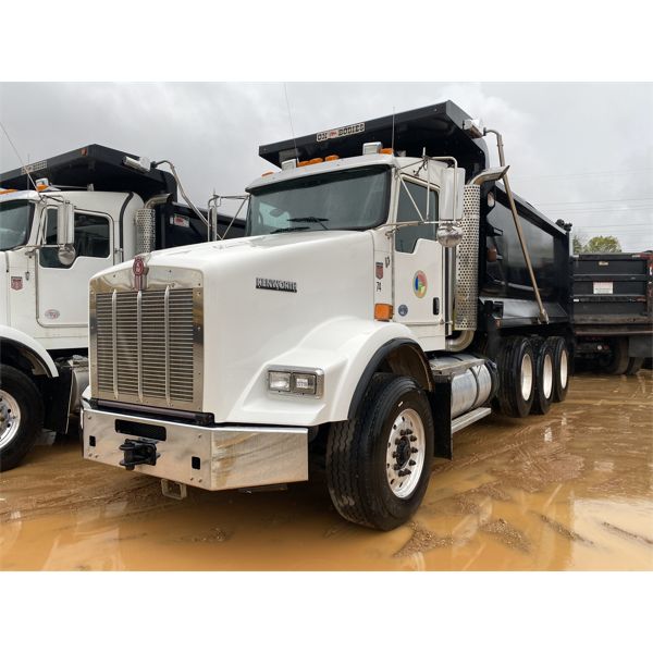 2020 KENWORTH T800 Dump Truck