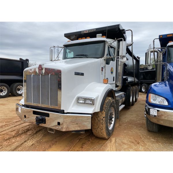 2020 KENWORTH T800 Dump Truck
