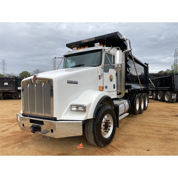 2020 KENWORTH T800 Dump Truck