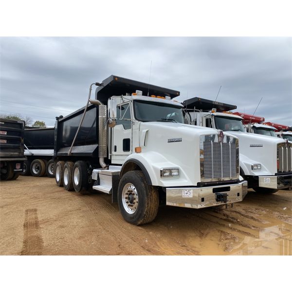 2020 KENWORTH T800 Dump Truck