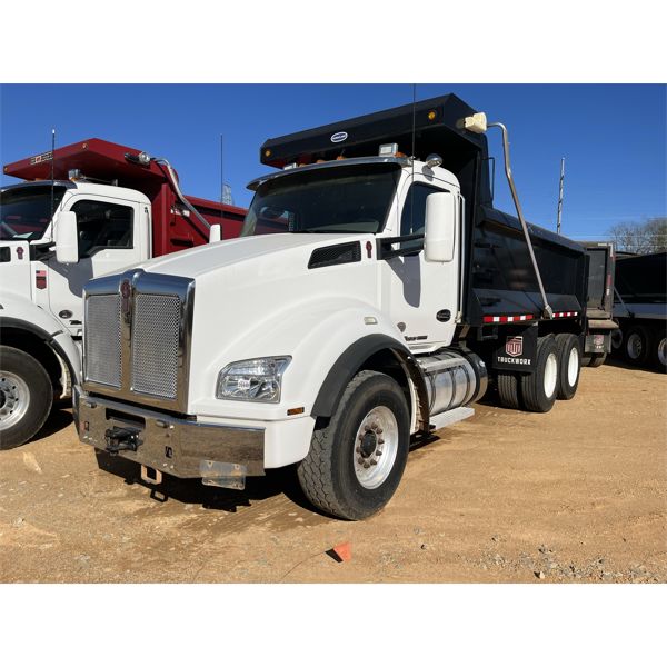 2017 KENWORTH T880 Dump Truck