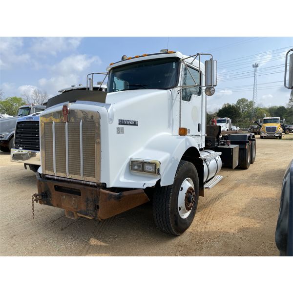 2009 KENWORTH T800 Roll Off Truck