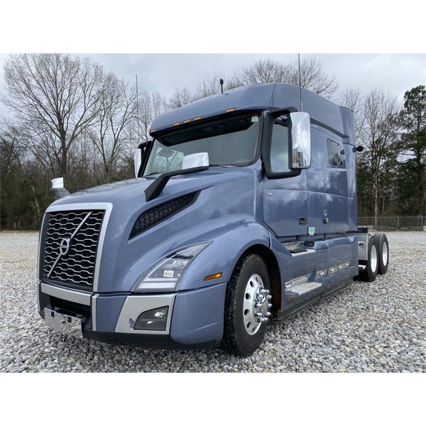 2018 VOLVO VNL Sleeper Truck