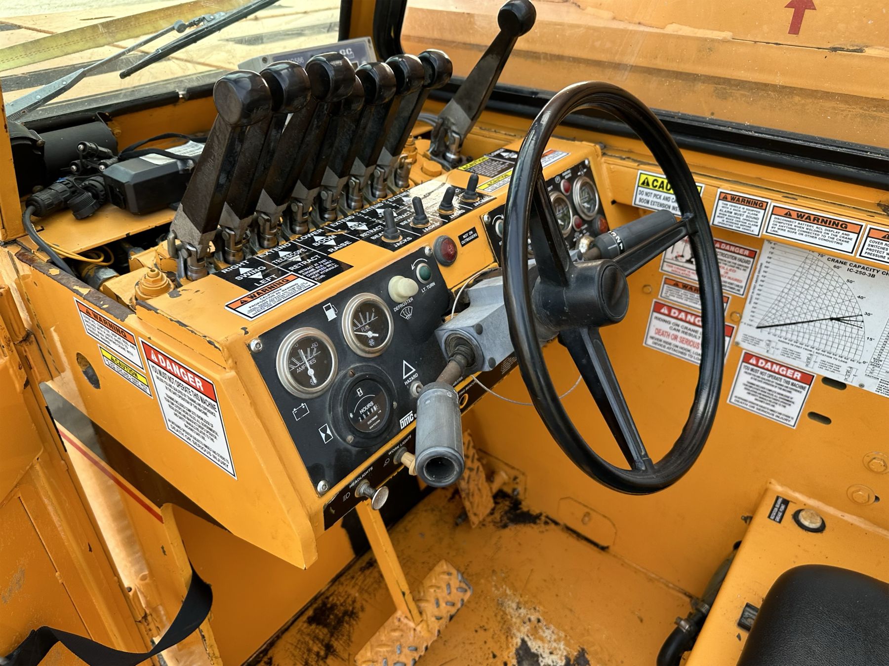 2007 BRODERSON IC2503B Yard / Carry Deck Crane J.M. Wood Auction
