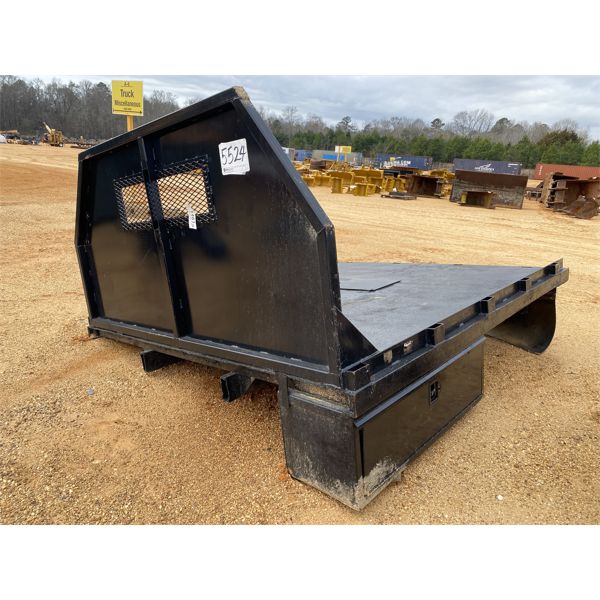 FLAT BED W/ HEADACHE RACK, 9'