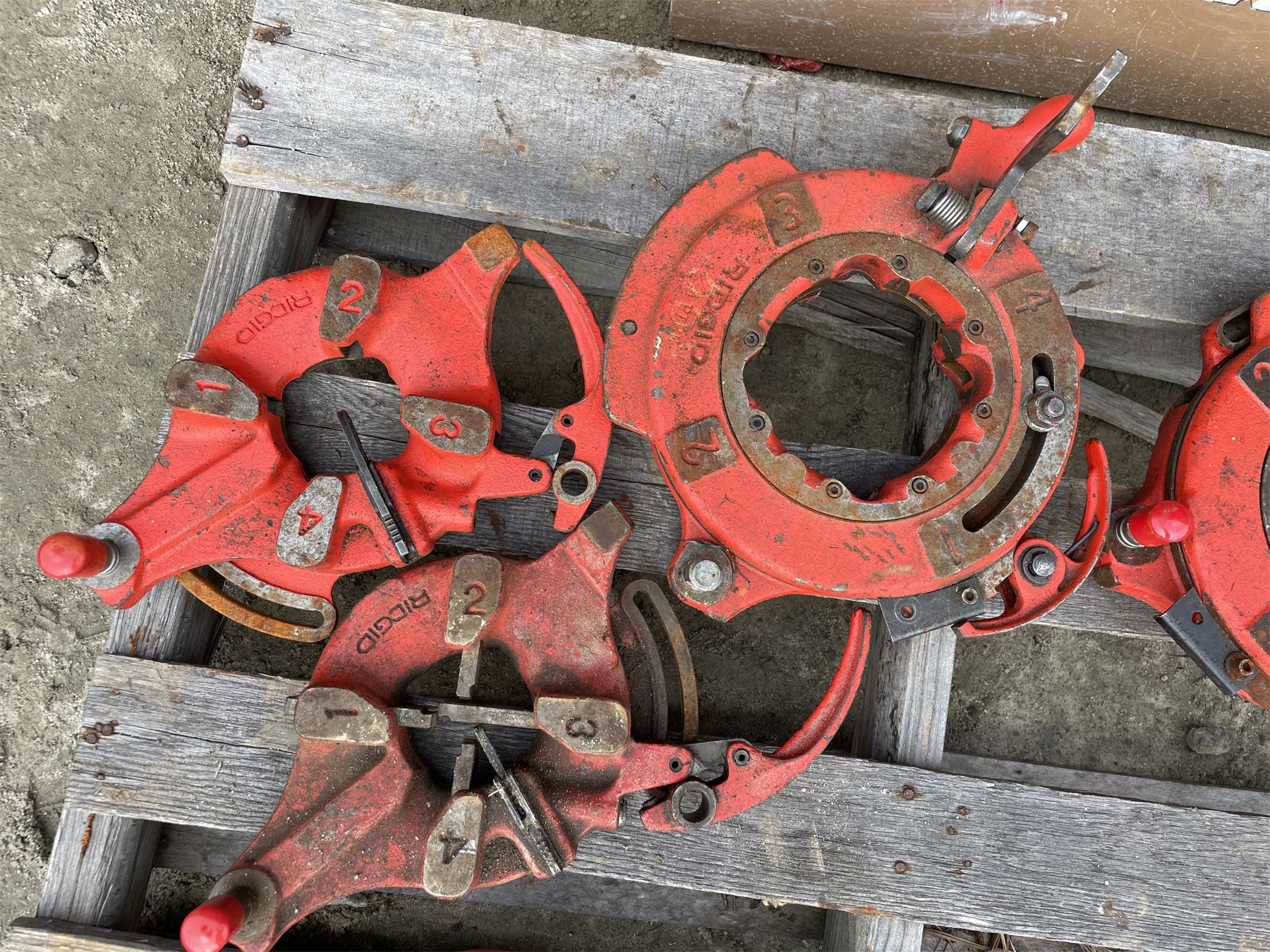 Receding Geared Threaders RIGID RECEDING GEARED THREADER - J.M. Wood Auction Company, Inc.