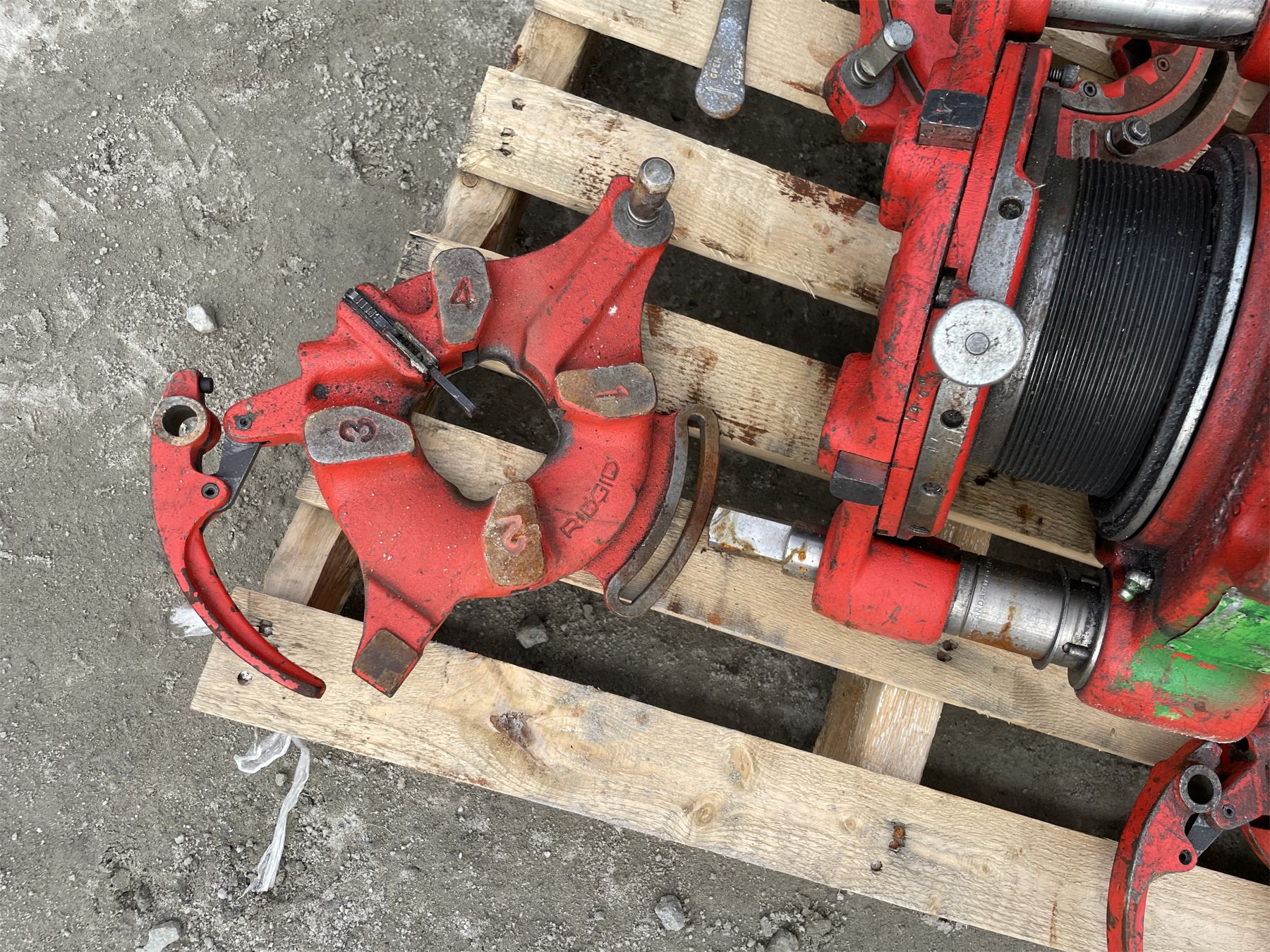 Receding Geared Threaders RIGID RECEDING GEARED THREADER - J.M. Wood Auction Company, Inc.