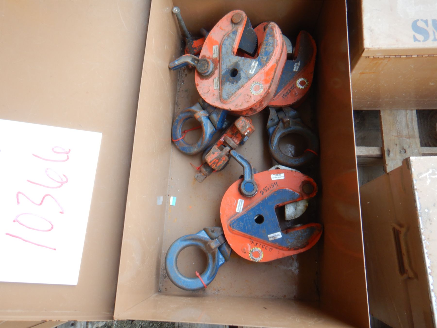 CROSBY IPU10S 4.5T LIFTING CLAMP J.M. Wood Auction Company, Inc.