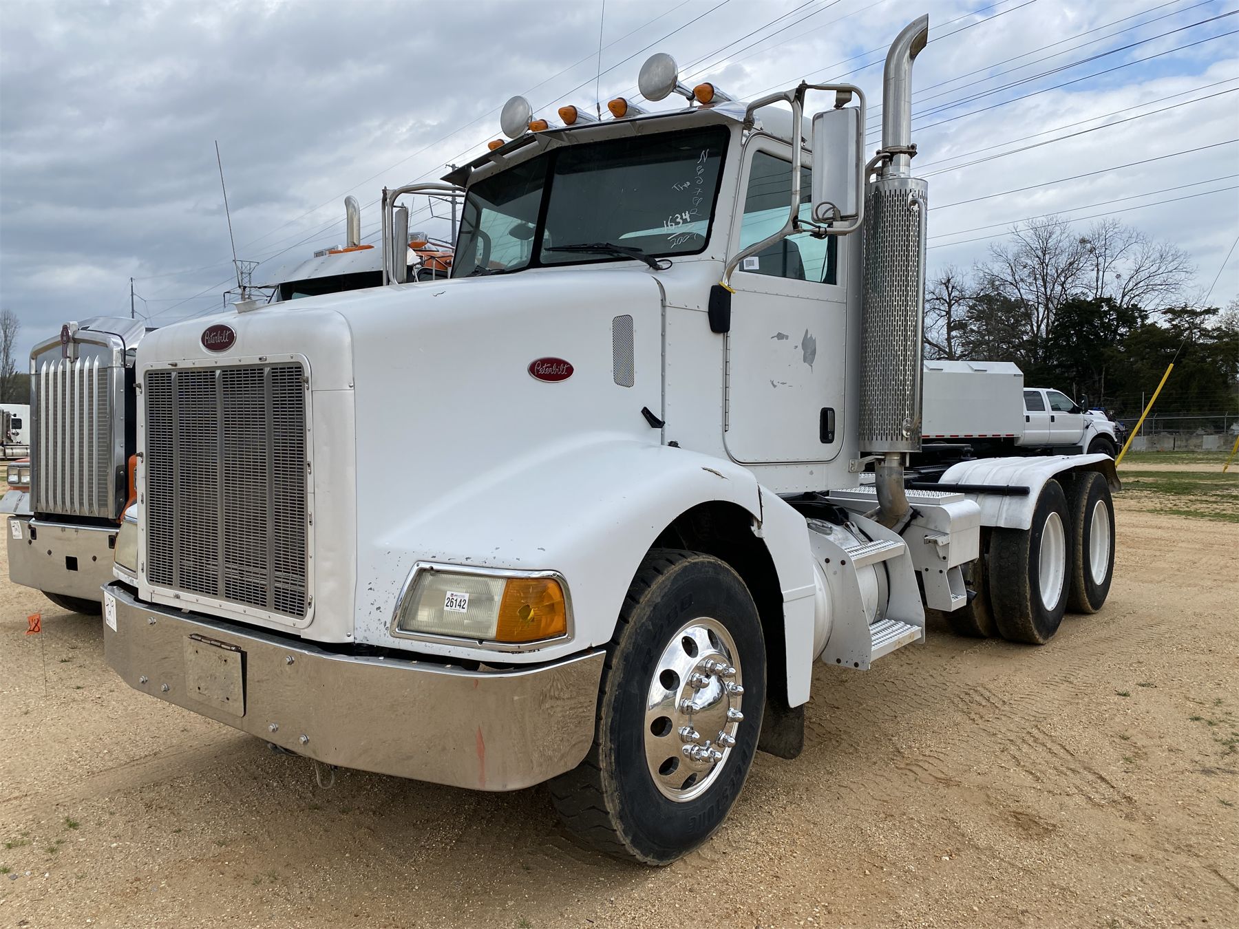2007 PETERBILT 385 Day Cab Truck - J.M. Wood Auction Company