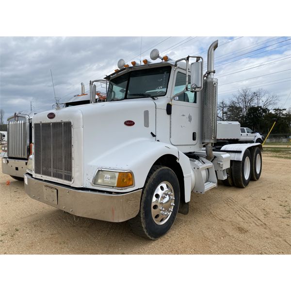 2007 PETERBILT 385 Day Cab Truck - J.M. Wood Auction Company
