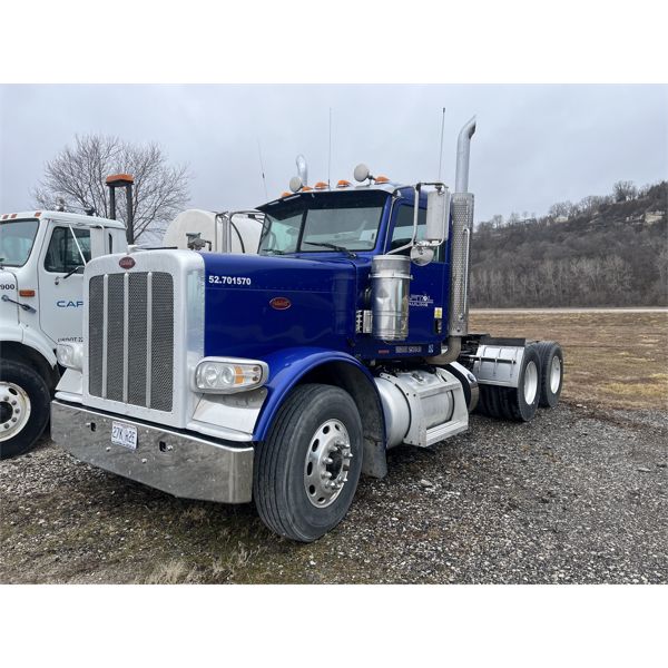 2015 PETERBILT 389 Day Cab Truck