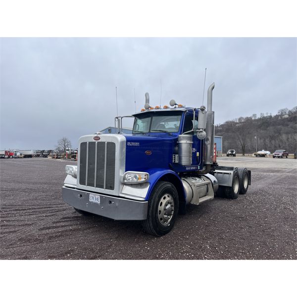 2016 PETERBILT 389 Day Cab Truck