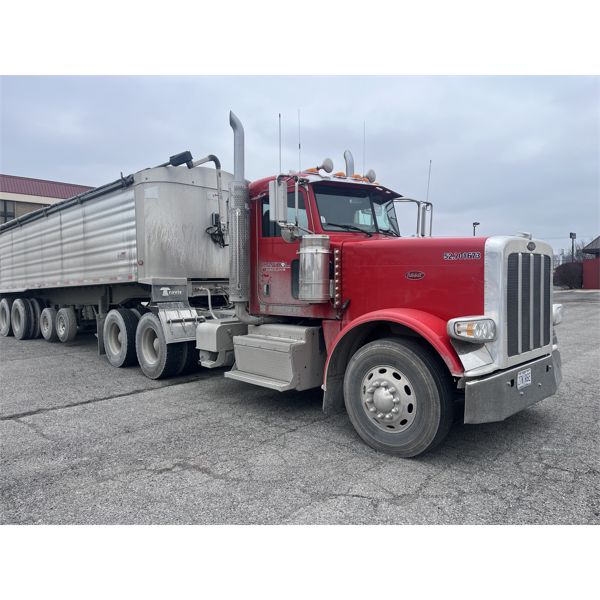 2016 PETERBILT 389 Day Cab Truck