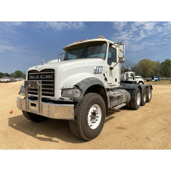 2016 MACK GU713 Day Cab Truck