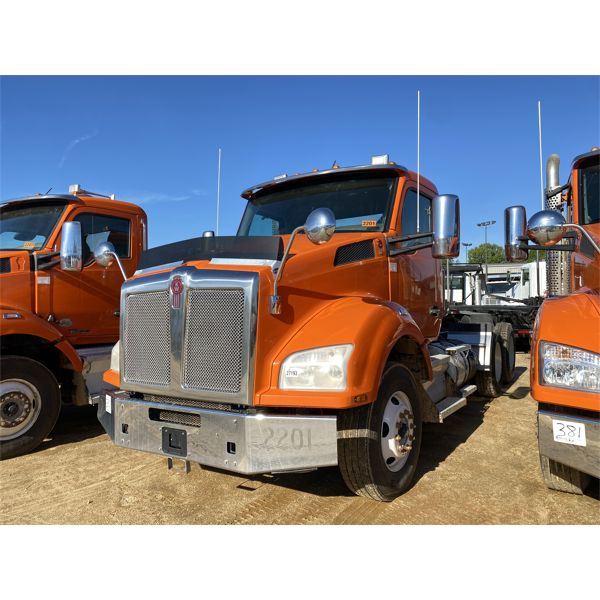 2019 KENWORTH T880 Day Cab Truck