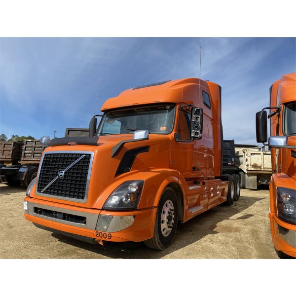 2016 VOLVO VNL64T Sleeper Truck