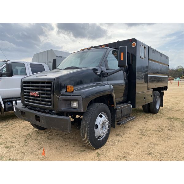 2005 GMC C6500 Chipper Truck