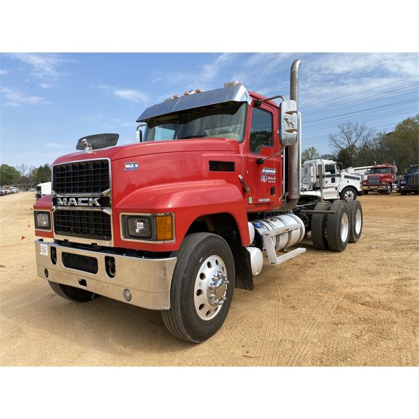 2021 MACK PI64T Day Cab Truck