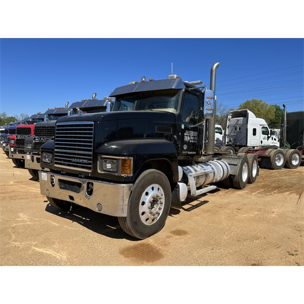 2020 MACK PI64T Day Cab Truck