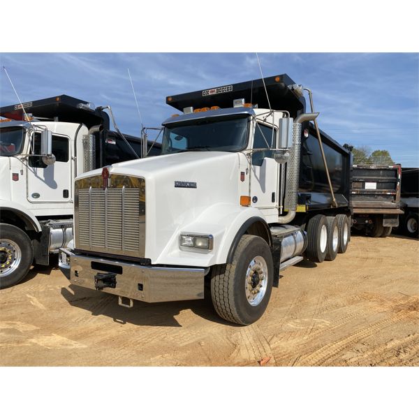 2020 KENWORTH T800 Dump Truck