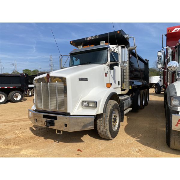 2020 KENWORTH T800 Dump Truck