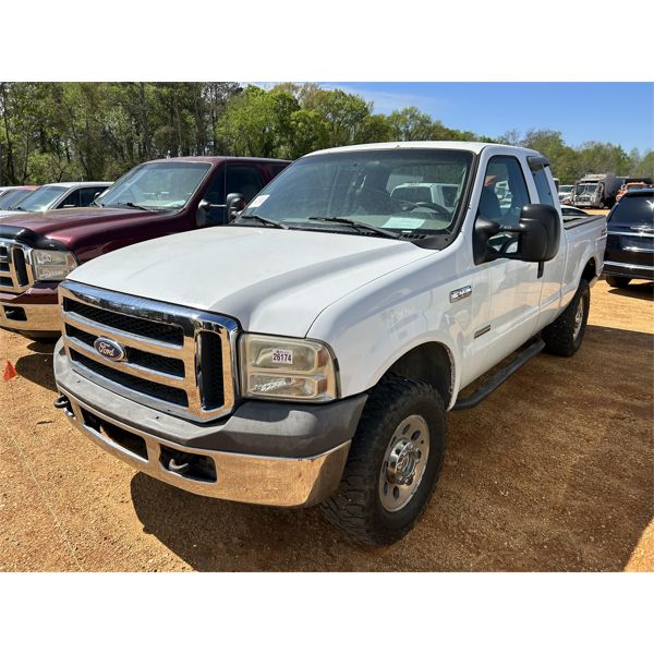 2005 FORD F250 XL Pickup Truck