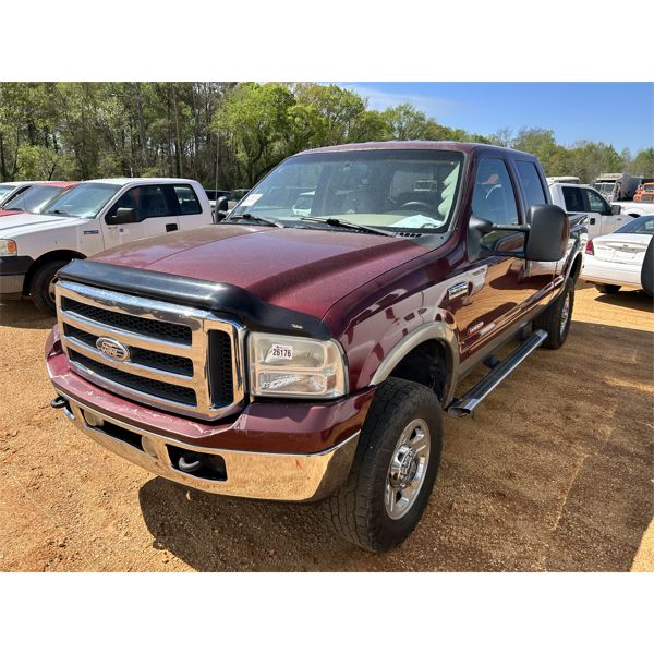 2005 FORD F350 LARIAT Pickup Truck