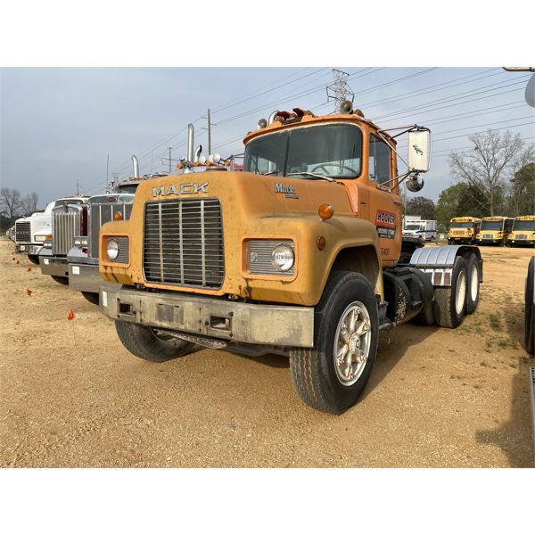 Mack R686st 1981 MACK R686ST Day Cab Truck