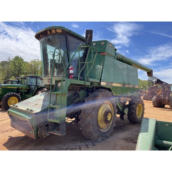 1996 JOHN DEERE 9600 Combine