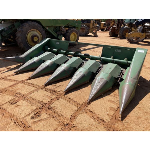 JOHN DEERE 643 Header