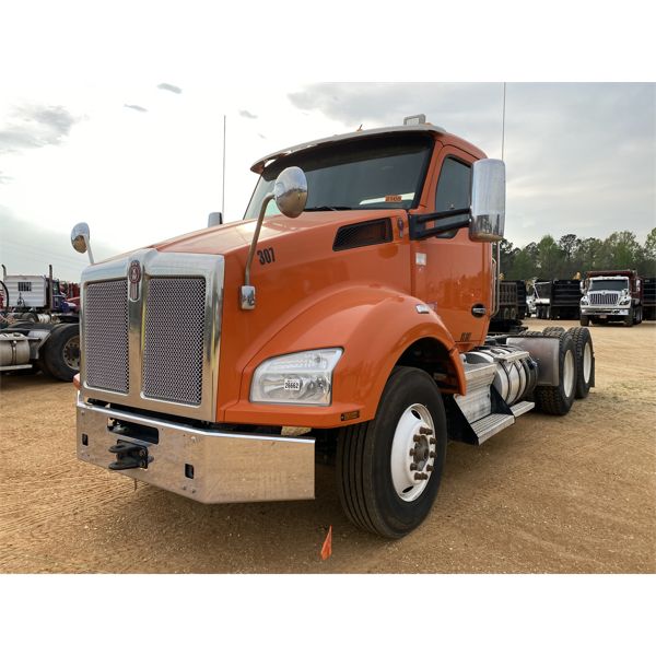 2018 KENWORTH T880 Day Cab Truck