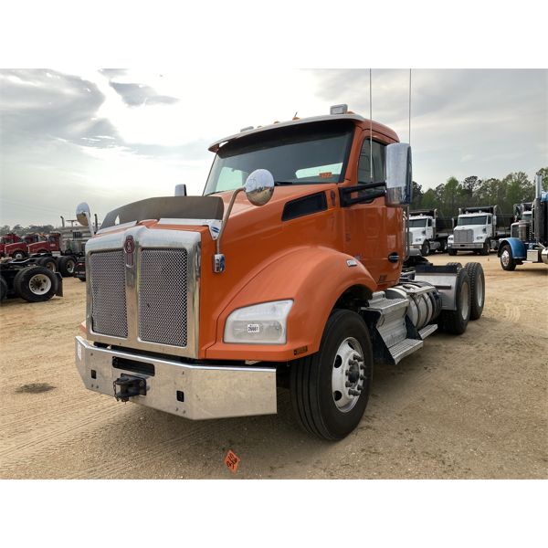 2018 KENWORTH T880 Day Cab Truck