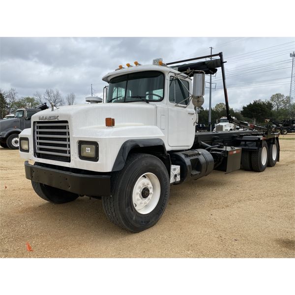 2002 MACK RD690S Roll Off Truck