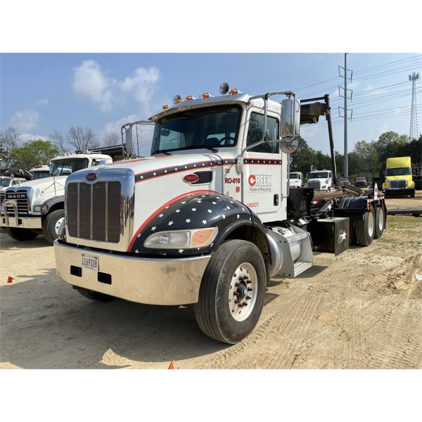 2015 PETERBILT 348 Roll Off Truck