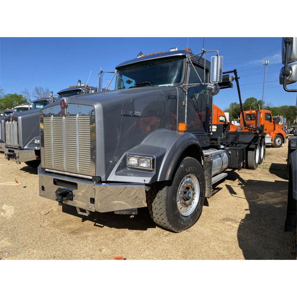 2014 KENWORTH T800 Roll Off Truck