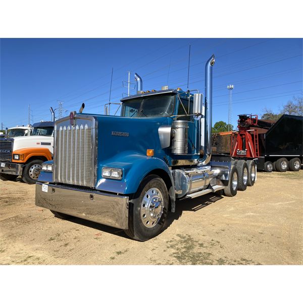 2004 KENWORTH W900 Day Cab Truck