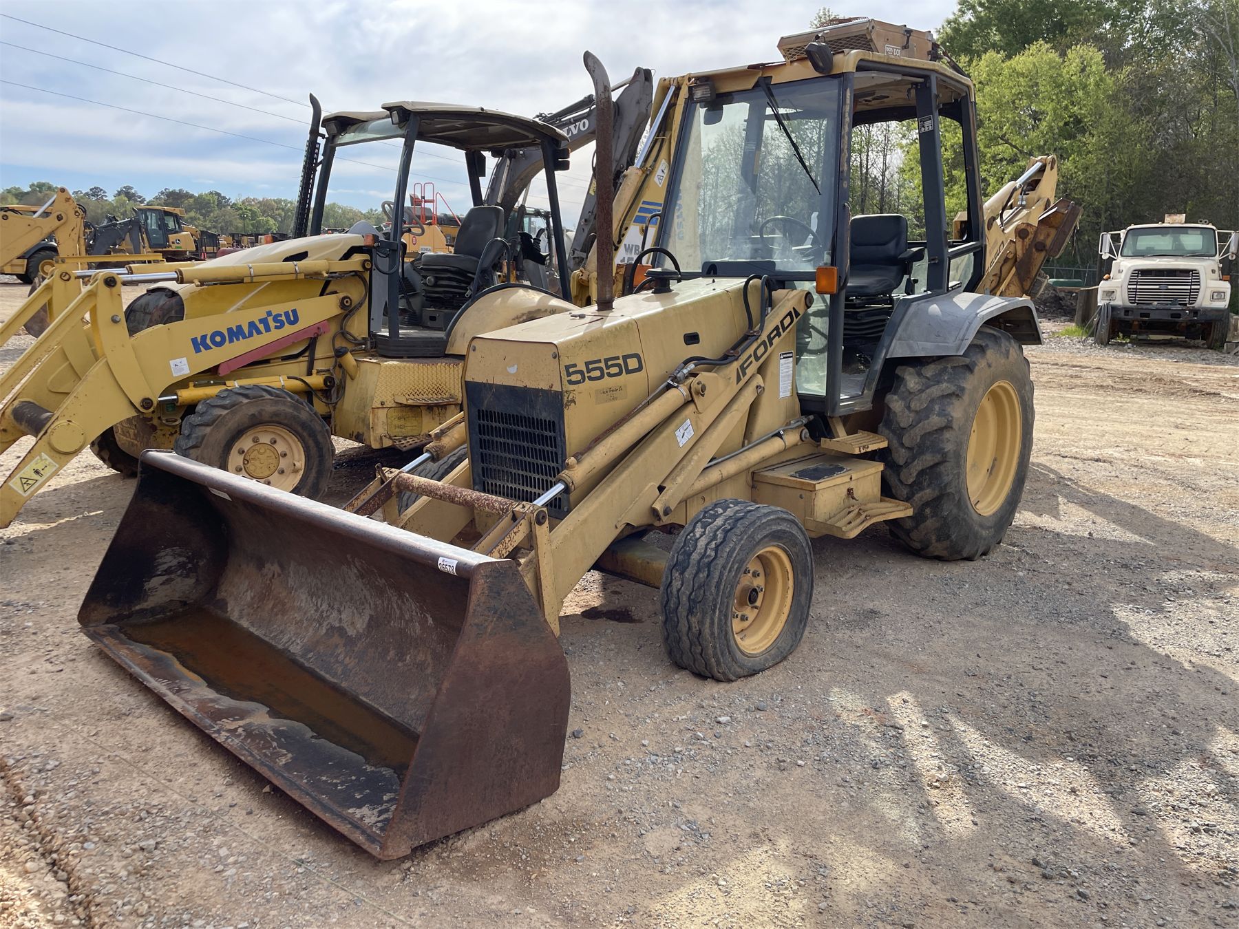 FORD 555D Backhoe J.M. Wood Auction Company, Inc.