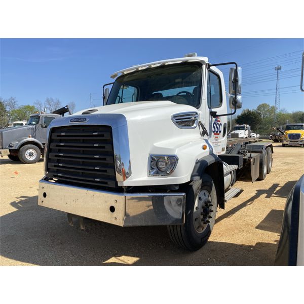 2014 FREIGHTLINER 114SD Roll Off Truck