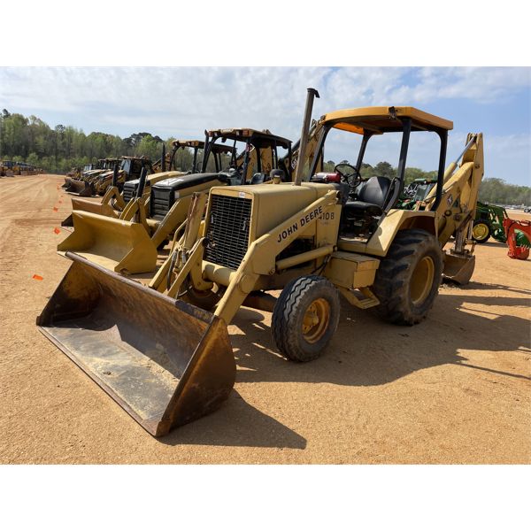 JOHN DEERE 410B Backhoe