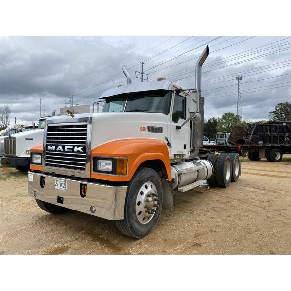 2007 MACK CHN613 Day Cab Truck