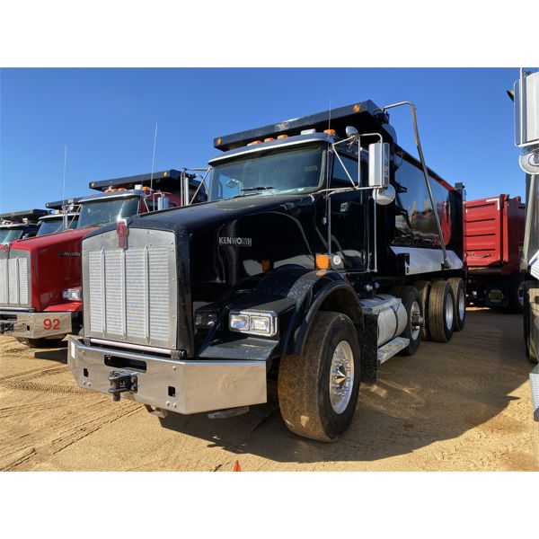 2014 KENWORTH T800 Dump Truck