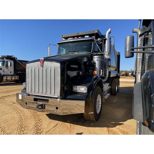 2015 KENWORTH T800 Dump Truck