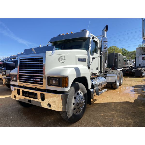 2019 MACK PI64T Day Cab Truck