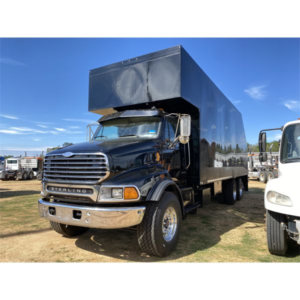 2001 STERLING  Grapple Truck